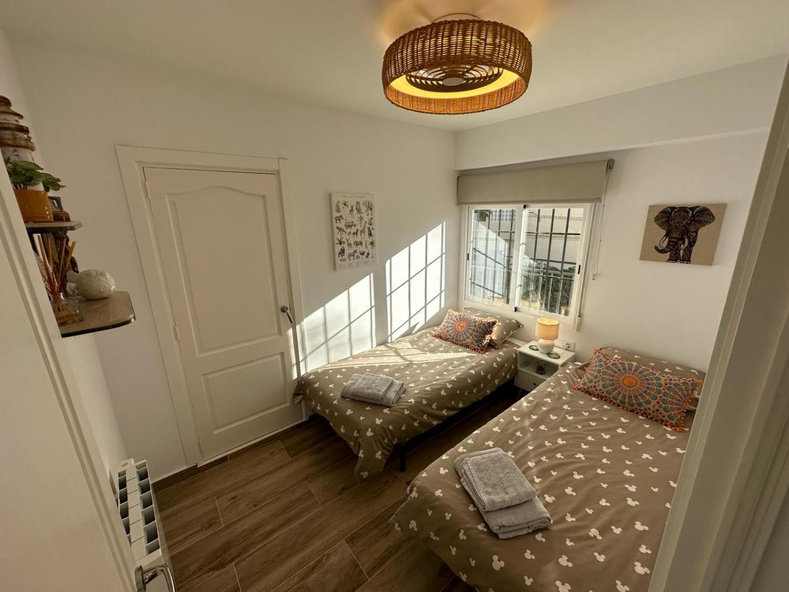 Waterfront 3 Bed Apartment, 90M From The Beach Platja de Larenal Exterior foto