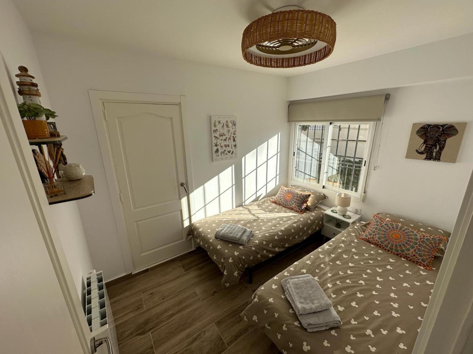 Waterfront 3 Bed Apartment, 90M From The Beach Platja de Larenal Exterior foto