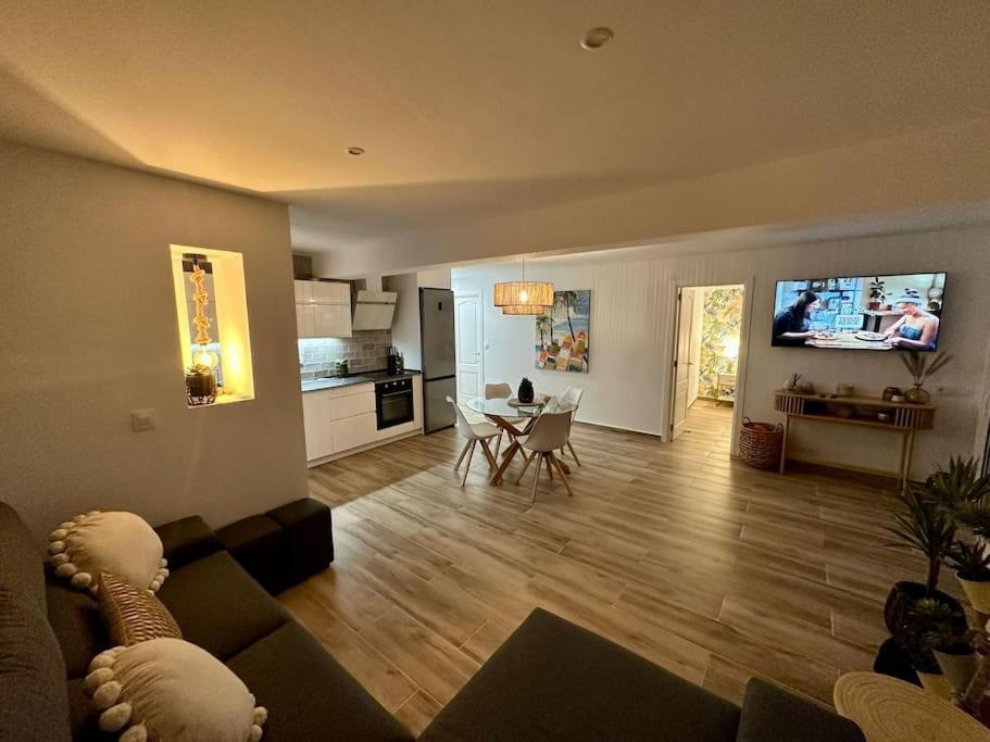 Waterfront 3 Bed Apartment, 90M From The Beach Platja de Larenal Exterior foto